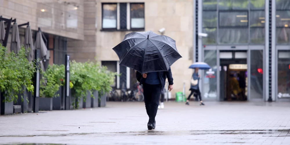 Nedēļa noslēgsies ar pelēku un mitru dienu.