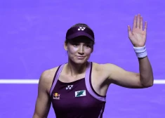 Švjonteka un Ribakina ar pārliecinošām uzvarām sāk “WTA Finals” turnīru Rijādā
