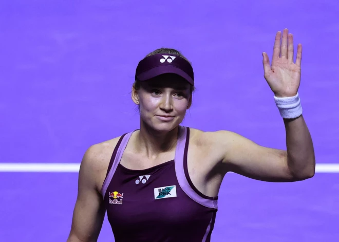 Švjonteka un Ribakina ar pārliecinošām uzvarām sāk “WTA Finals” turnīru Rijādā