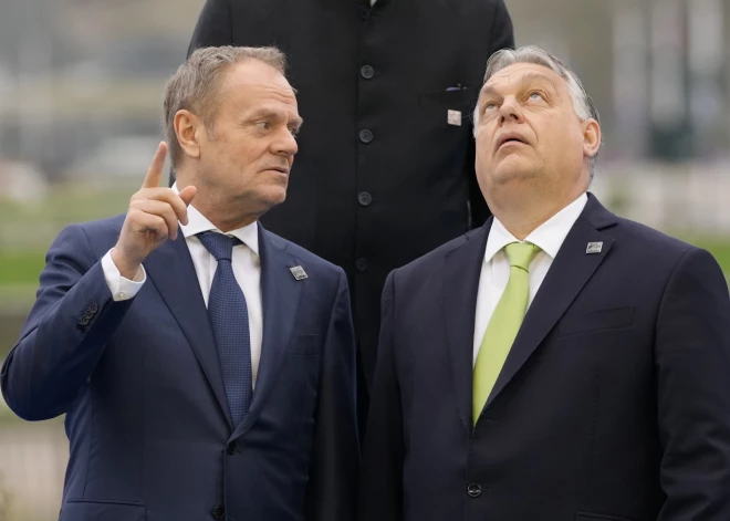 Orbāns uzbrūk Tuskam: karš izsūc Eiropas naudu, poļi ir noguruši