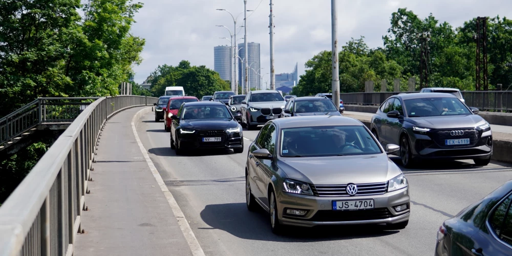 No šodienas, pārtraucot auto reģistrāciju, numura zīmes vairs nebūs jānodod .