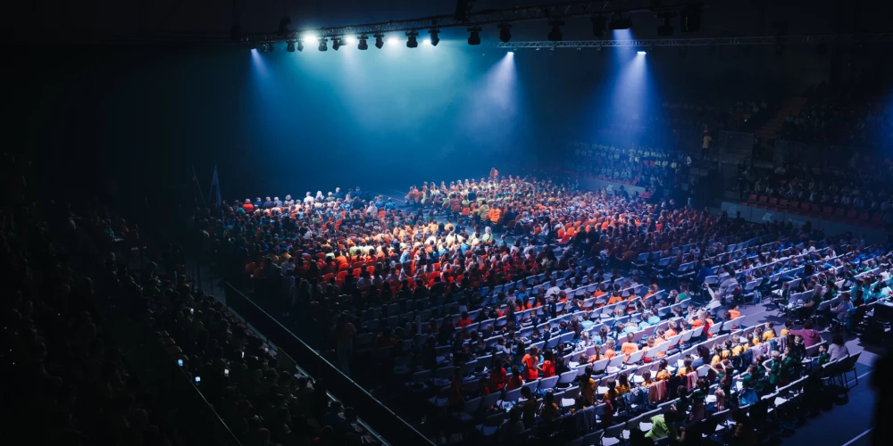 31. oktobrī Jelgavā, Zemgales Olimpiskajā centrā, svinīgā un enerģijas pilnā atmosfērā atklāta 12. sezona Latvijas Olimpiskās komitejas (LOK) īstenotajai programmai "Sporto visa klase", kas ir viens no plašākajiem bērnu sporta kustības projektiem Latvijā. Šogad programmā piedalīsies vairāk nekā 8600 skolēnu no 447 klasēm un 150 skolām visā Latvijā, un īpaši priecē fakts, ka 179 klases projektam pievienojas pirmo reizi.