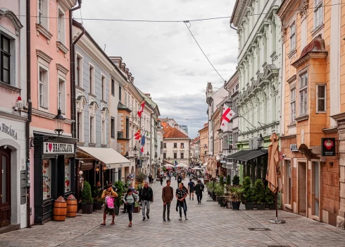 Slovākijā ātruma ierobežojums uz ietvēm būs tikai skrejriteņiem un velosipēdiem.