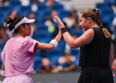 Ostapenko un Sji ar dramatisku uzvaru sāk “WTA Finals” dubultspēļu turnīru Rijādā