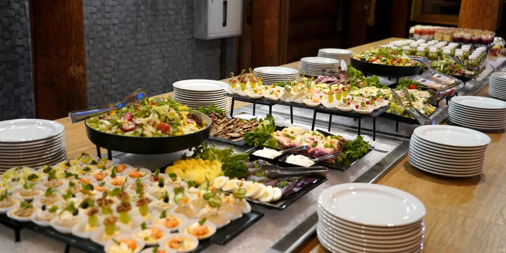 Latvijā 50% iedzīvotāju regulāri izvēlas gatavu maltīti līdzņemšanai.