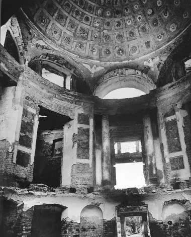 Elejas pils Kupola zāle pēc izpostīšanas. 1927. gada foto.