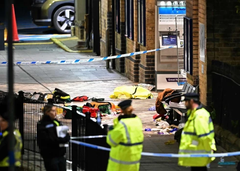 Vilcienā Lielbritānijā sadurti cilvēki. 