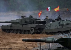 НАТО не спит: жителей Латвии предупреждают о движении по дорогам военной техники