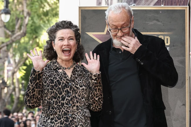 Исполнители главных ролей в фильме "Кошмар на улице Вязов" - Хизер Лангенкамп и Роберт Инглунд.