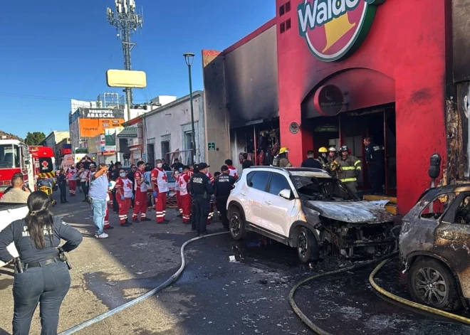 Ugunsgrēkā lielveikalā Meksikā 23 bojāgājušie