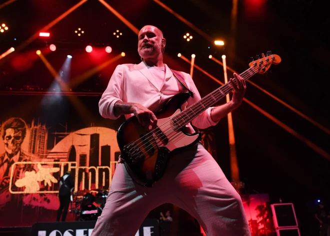 Viņu atrada asiņu peļķē: atklāti “Limp Bizkit” basģitārista Sema Riversa nāves apstākļi