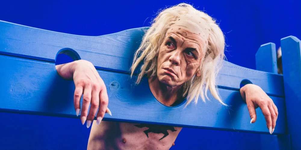  Tā Einars Repše filmējās "Dieva sunī".