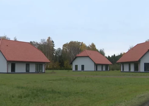 Jaunbūves Meleku līča aizsargjoslā (ekrānuzņēmums no video)