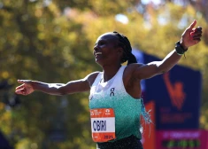 Kenijiete Obiri uzvar Ņujorkas maratonā ar jaunu rekordu sieviešu konkurencē