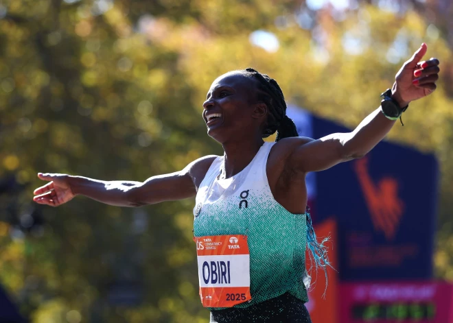 Kenijiete Obiri uzvar Ņujorkas maratonā ar jaunu rekordu sieviešu konkurencē