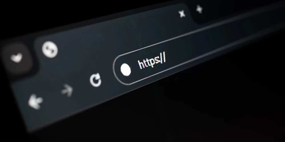DPA ierobežo nelikumīga satura izplatību, piemēram, naida runu, dezinformāciju un viltus preču tirdzniecību, uzlabo platformu atbildību un pārredzamību, kā arī nodrošina bērnu interešu ievērošanu.