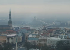 Пасмурный понедельник: в Латвии местами пройдет дождь и сохранится туман