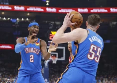 NBA čempioni "Thunder" kā vienīgie turpina jauno sezonu bez zaudējumiem