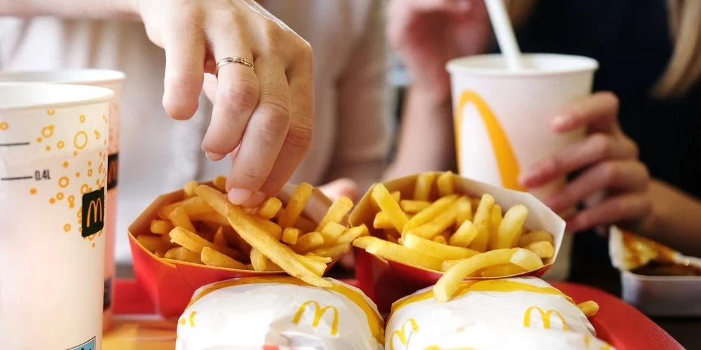 McDonald’s снова собирает деньги для детей по всей Латвии.