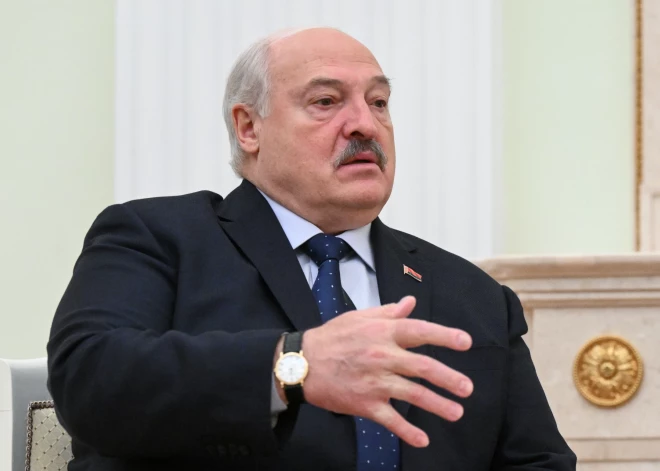 "Mums būtu jūs jāaizstāv?" Lukašenko paziņo, ka ir kontaktā ar "bandītiem", kas uz Lietuvu sūta kontrabandas balonus