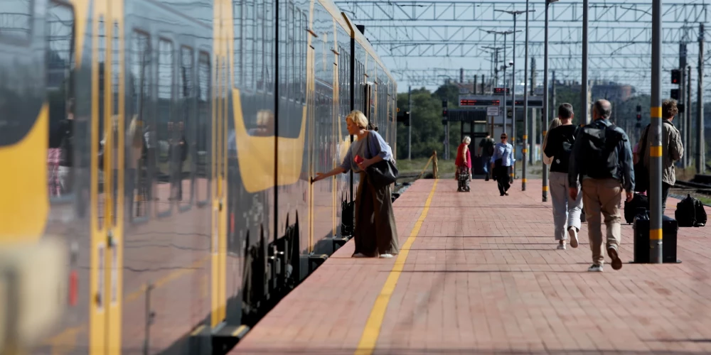 В поездах больше не будет охраны — кондукторы получат видеокамеры на форме.