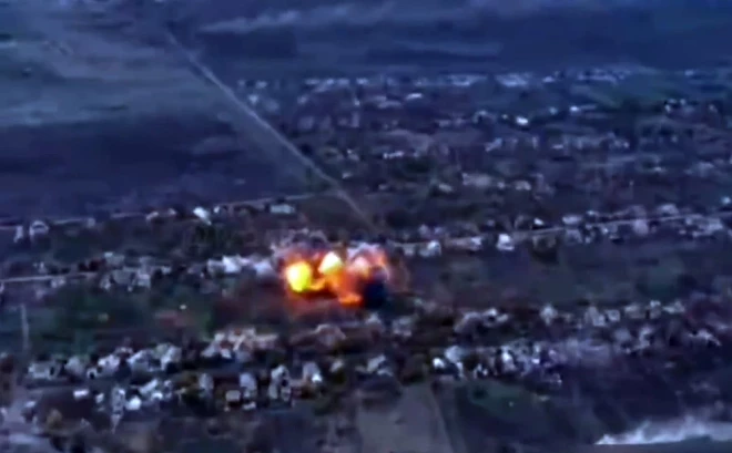 1,5 tonnu smaga Krievijas vadāmāmā aviobumba nesasniedza paredzēto mērķi un eksplodēja citur.