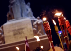 Факельное шествие, песни у Рижского замка и огонь на Даугаве: программа Дня Лачплесиса в Риге