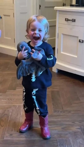 Kellijas Osbornas dēls Sidnijs ir tik līdzīgs savam vectēvam Ozijam!