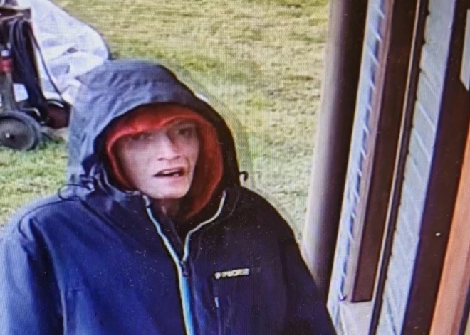 Policija Valmierā aicina atpazīt attēlā redzamo personu