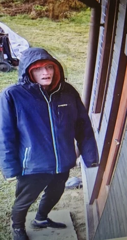 Valsts policija meklē attēlā redzamo personu.