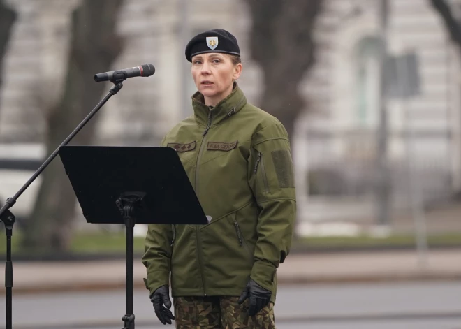 Полковник Бледоне: девушкам тоже пора надеть форму - равные права, равные обязанности