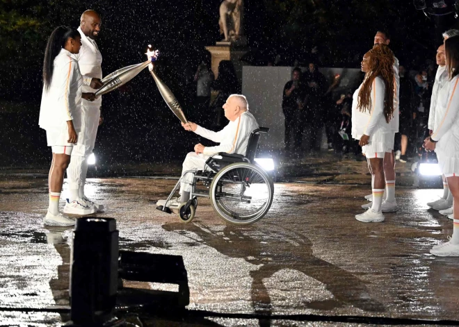 Mūžībā devies vecākais olimpiskais čempions, kurš vēl aktīvi piedalījās Parīzes spēļu atklāšanā