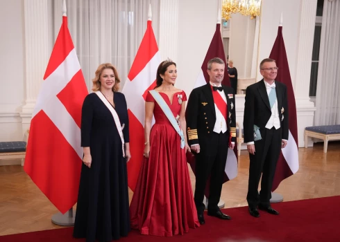 Evika Siliņa un Edgars Rinkēvičs ar Dānijas karaļpāri.