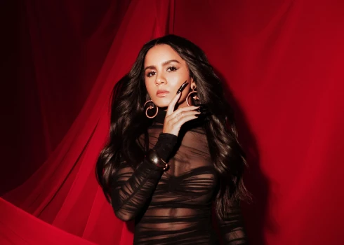 To, ka 32 gadus vecā Aminata ir bērna gaidībās, noslēpt vairs neesot iespējams