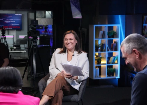 Elizabete Reičela Puče tagad ir "TV24" raidījuma "Preses klubs" jaunā vadītāja.