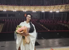 Kristīne Opolais Latvijas Radio simtajā jubilejā simto reizi mirst uz skatuves