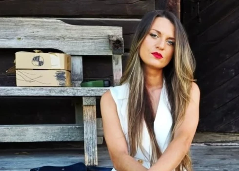 Dziedātāja Sabīne Berezina šobrīd dzīvo mierā ar sevi - viņa ir brīva, pārcēlusies uz Rīgu, audzina dēlu un aktīvi muzicē.