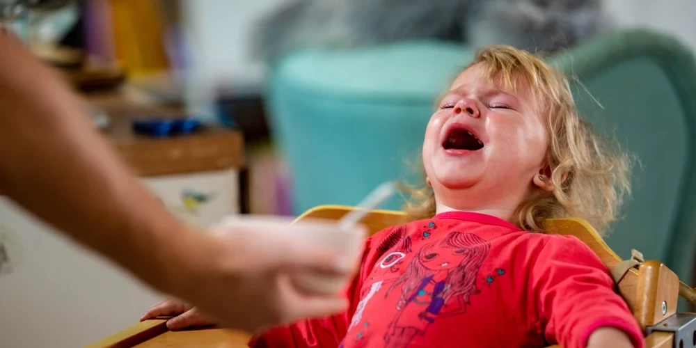 Maziem bērniem ir lielas emocijas. Bet dalīties ar tām sociālajos tīklos nav audzinoši. Tas ir cietsirdīgi.