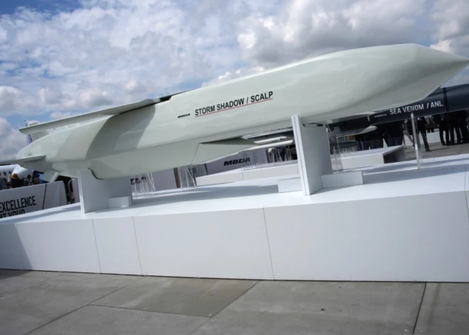 Jauns trieciens Krievijai – Lielbritānija Ukrainai piegādā jaudīgās “Storm Shadow” raķetes