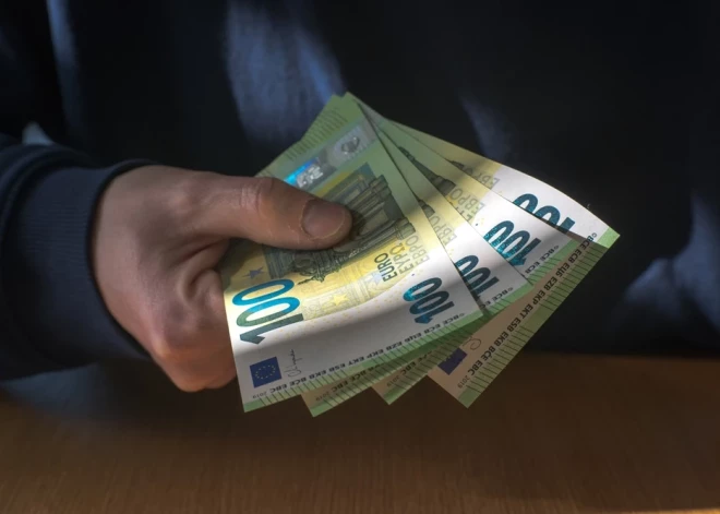 Tiesa piespriež uzņēmējam cietumsodu par kukuļa piedāvāšanu VID amatpersonām