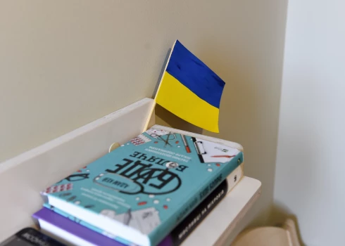 В Латвию ежемесячно прибывает до 600 украинцев — им продолжат оказывать первичную помощь.