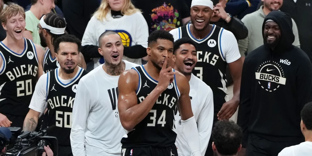 Jannis Adetokunbo reaģē uz savu uzvaras metienu Indiānā. 