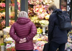 “Mazāk, bet gudrāk” – Latvijas iedzīvotāji maina tēriņu paradumus augsto cenu dēļ