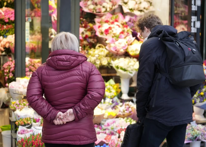 “Mazāk, bet gudrāk” – Latvijas iedzīvotāji maina tēriņu paradumus augsto cenu dēļ
