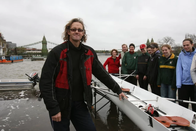 2010. gadā no leptospirozes Londonas slimnīcā 51 gada vecumā mira olimpiskais čempions akadēmiskajā airēšanā brits Endijs Holmss.