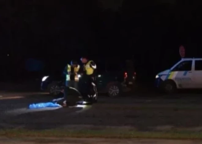 "Viņa neskatījās neko, vienkārši gāja." Rumbulā automašīna nāvējoši notriec 87 gadus vecu sievieti