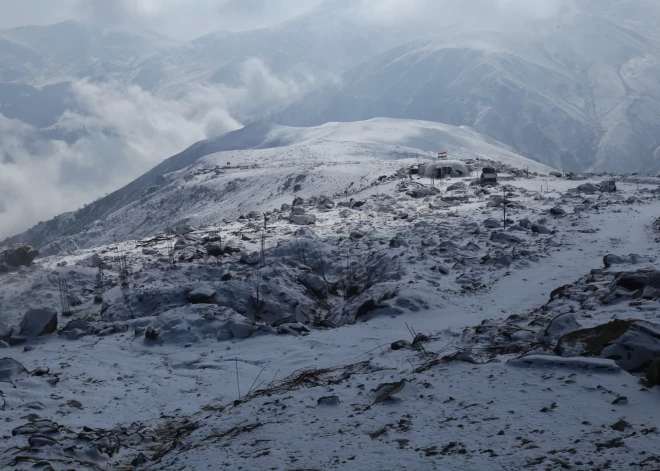 Lavīnā Nepālā bojā gājuši septiņi alpīnisti – vairāki ārzemnieki aprakti sniegā