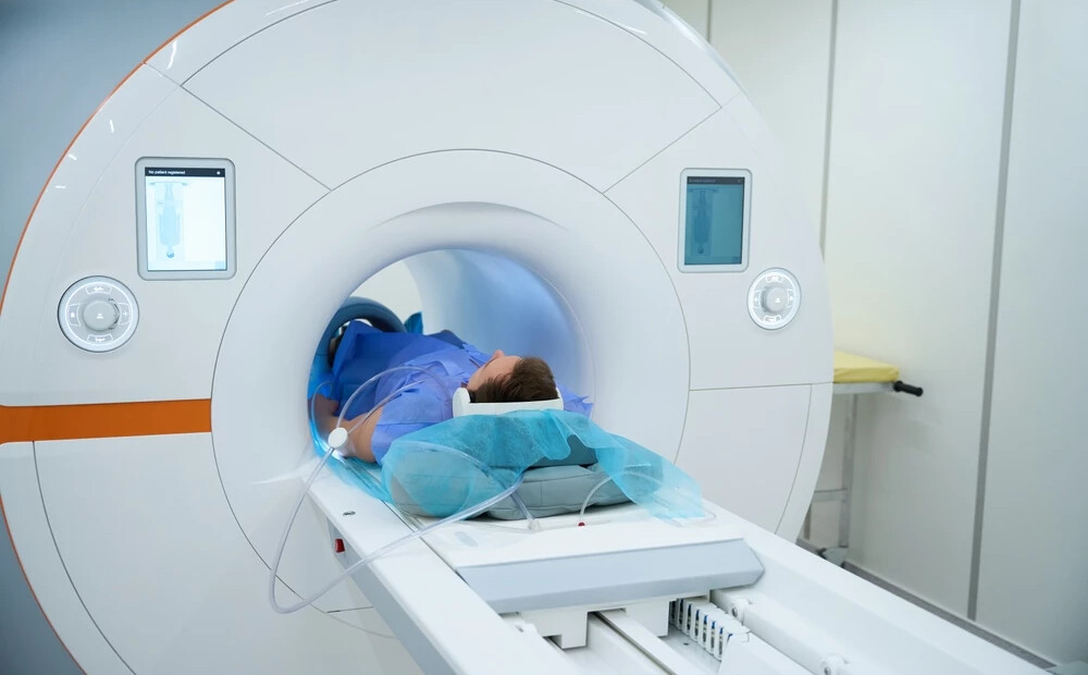 Radiologs kliedē mītu par magnētisko rezonansi: "Tur nav radiācijas!"