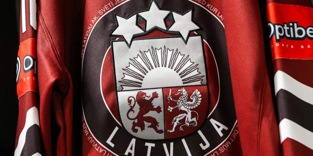 Latvijas hokeja izlases jaunie spēļu krekli. 