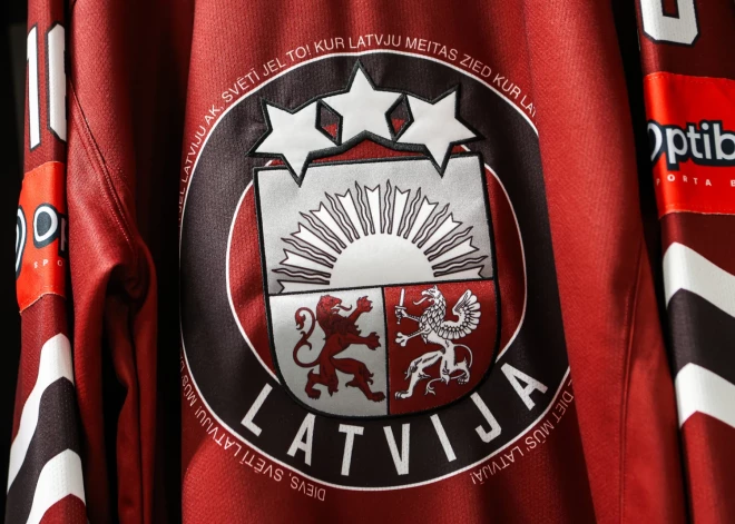 Latvijas hokeja izlases jaunie spēļu krekli.